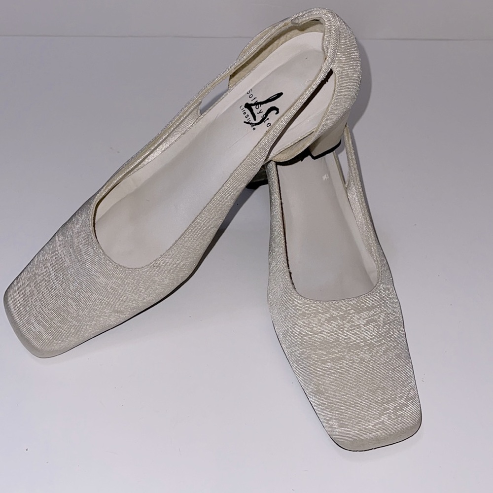 LifeStride Ivory Fabric Pumps